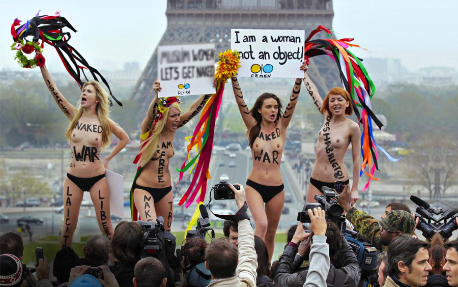 Nga gjoksi i zhveshur te pushteti i korruptuar: pse skandalizohemi ende dhe çfarë na tërheq vërtet në epokën e ekspozimit total