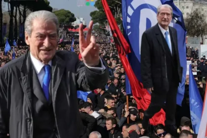 Sali Berisha dhe demokratët në mitingjet e protestës të organizuara nga Partia Demokratike e Shqipërisë